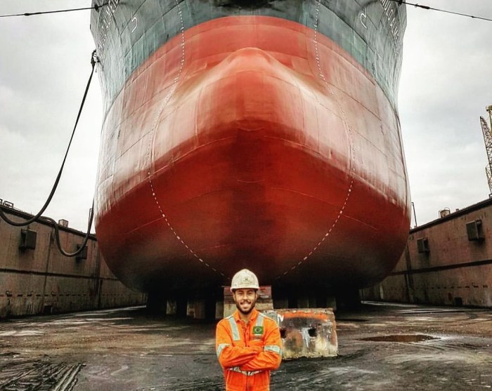 Docking ship malaysia dry dock tugboat services lunar vessels